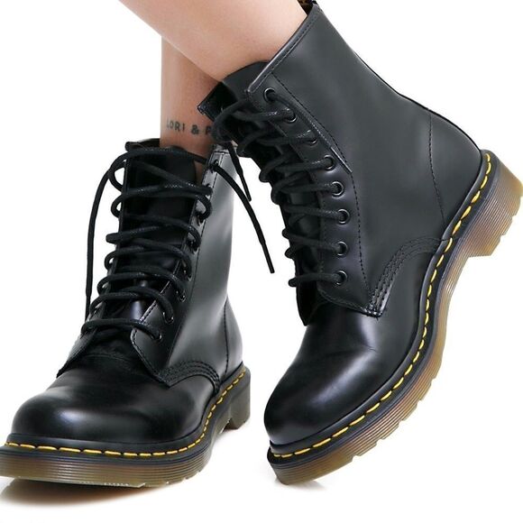 DR.Martens 1460 8 EYE BOOTS - Picture 1 of 8